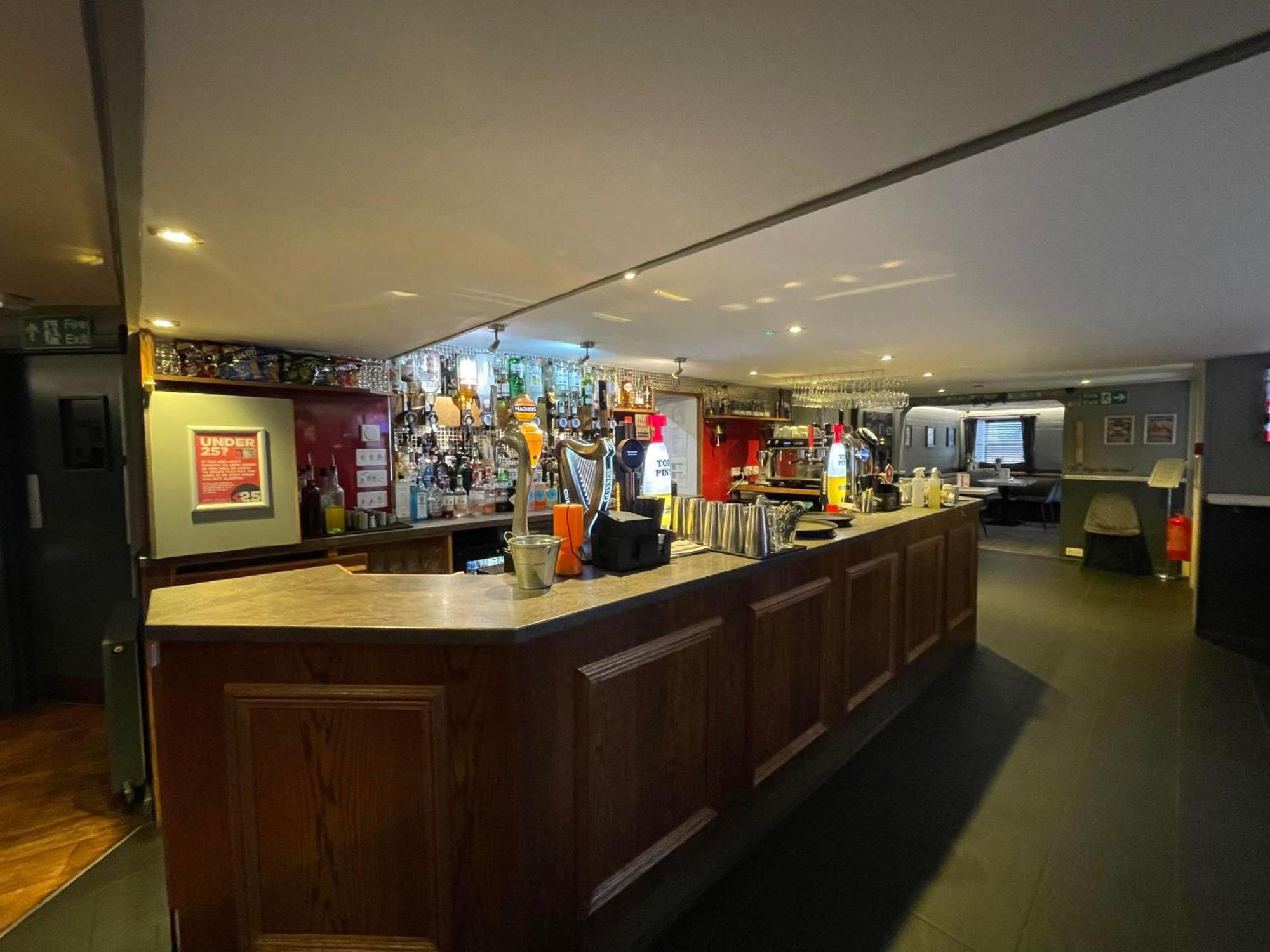 Airlie Arms Hotel Kirriemuir Eksteriør bilde