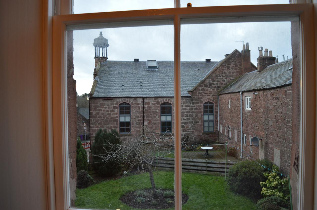 Airlie Arms Hotel Kirriemuir Eksteriør bilde