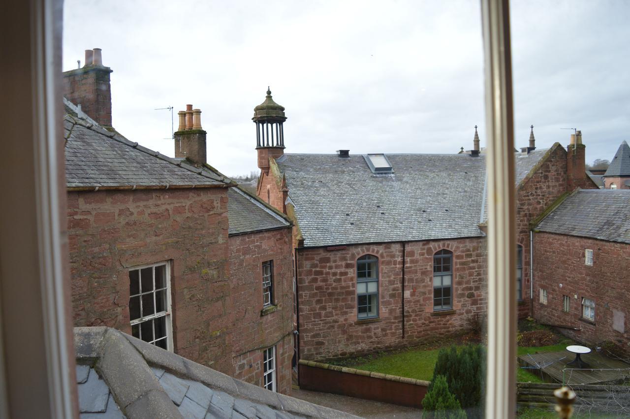 Airlie Arms Hotel Kirriemuir Eksteriør bilde